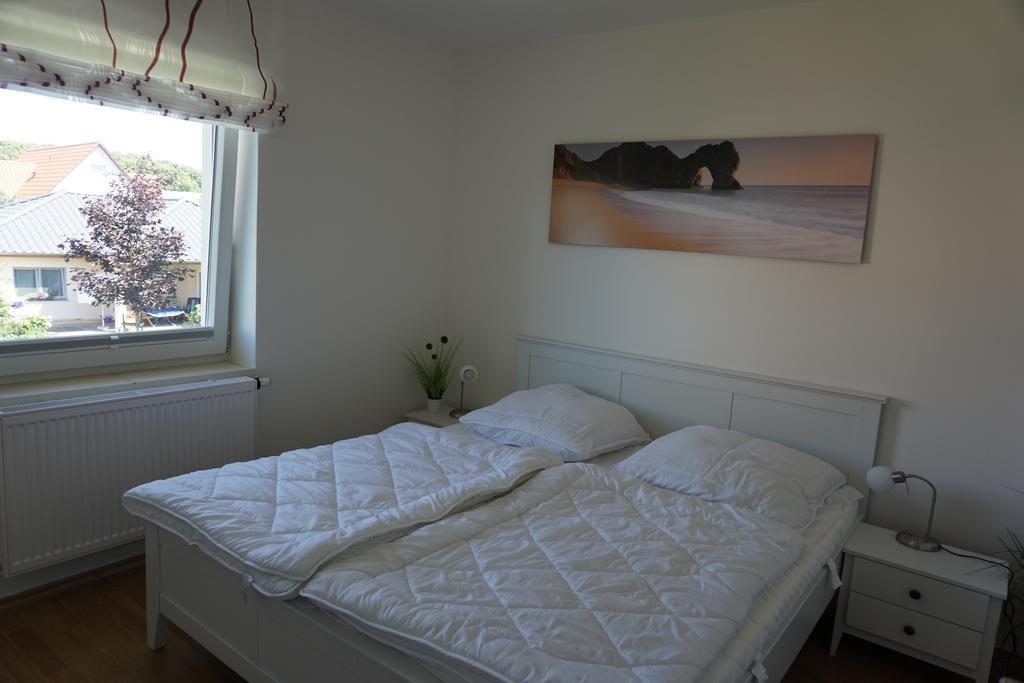 Ferienwohnungen Ruegen Findling Breege Exterior photo